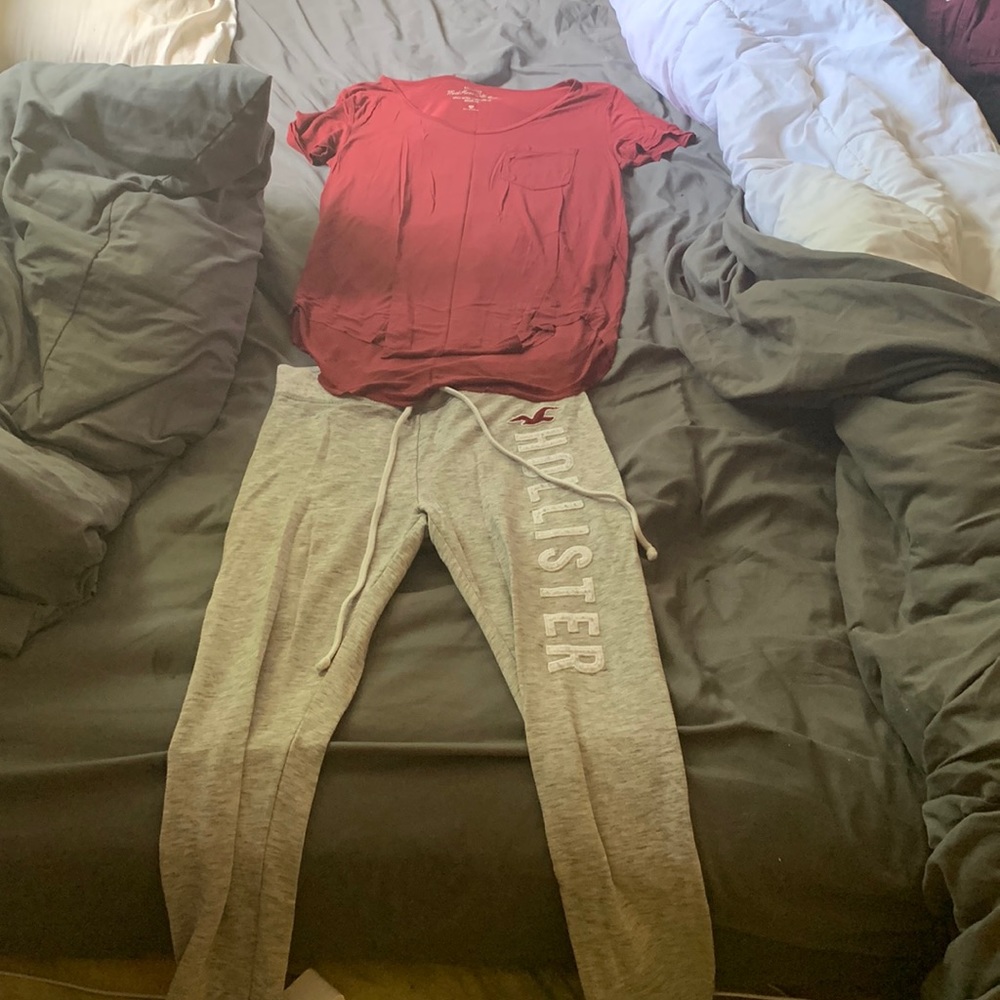 Hollister joggers with soft shirt sleeve shirt. Good condition no stains or rips